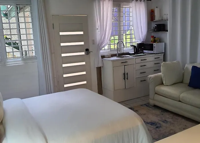 Likkle Kuyah319 * Montego Bay